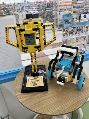 2024年度、保護者満足度1位トロフィー